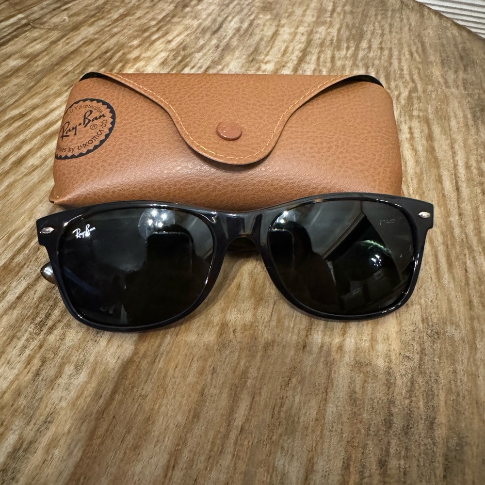 Ray-Ban New Wayfarer Classic Tortoise Sunglasses - Picture 2 of 7